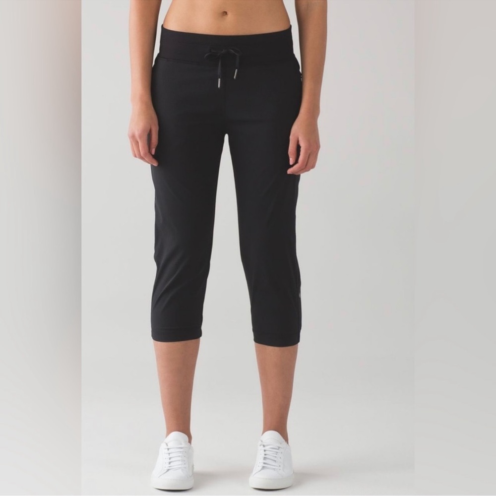 Lululemon Dance Studio crop II